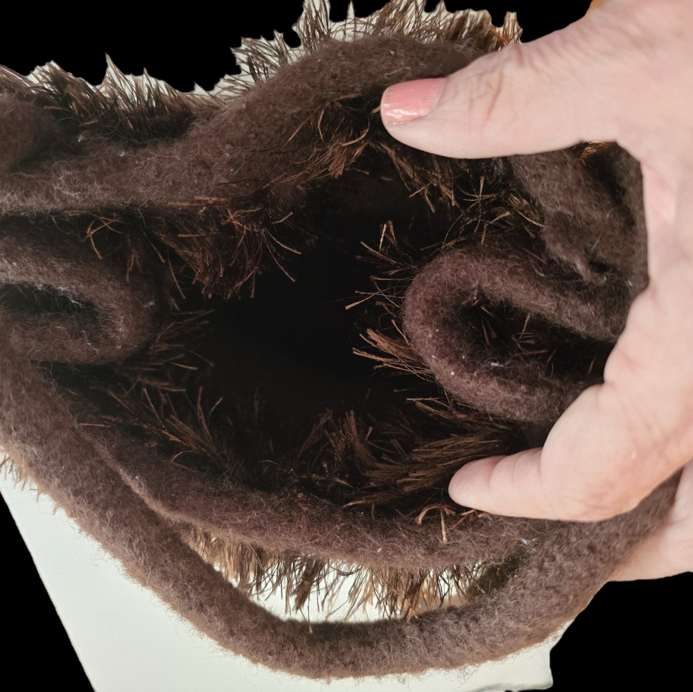 New Elegant Hand-Crafted Brown Felted Wool Handbag - Picture 4 of 4